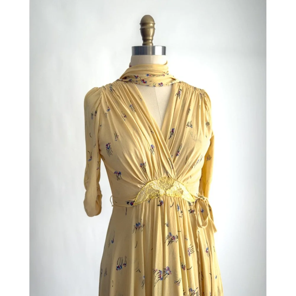Virginie yellow floral vtg 70s‎ does 40s knee length dress - Picture 3 of 9